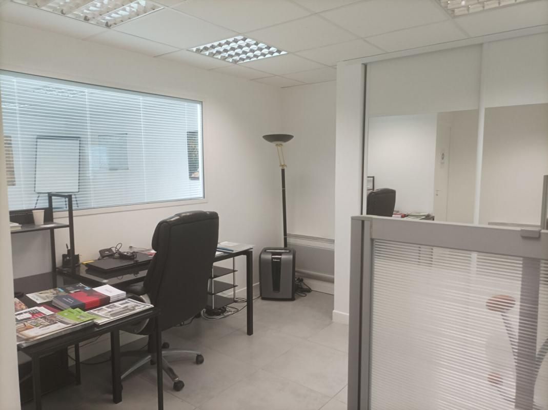 BRIE COMTE ROBERT - LOCATION, LOCAL D'ACTIVITE 100 m², ENTREPOT ET BUREAUX