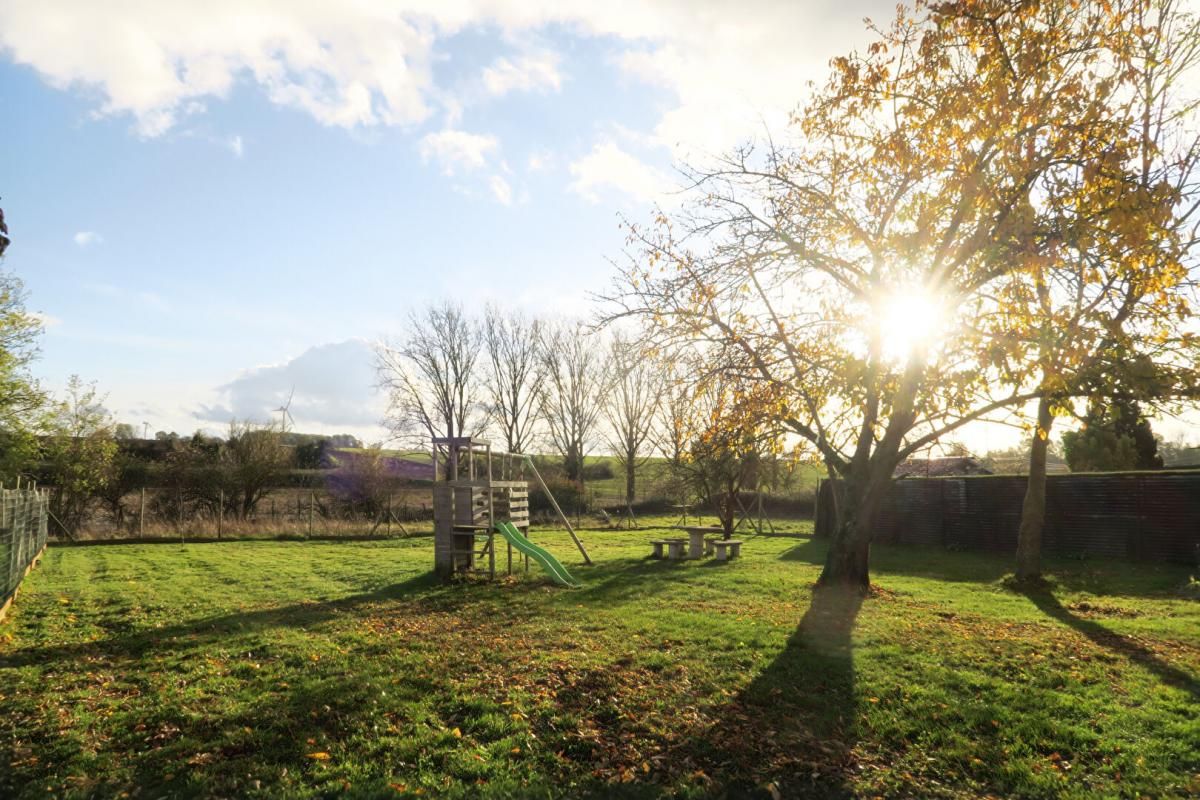 Ancienne fermette rénovée bâtie sur 1768m²