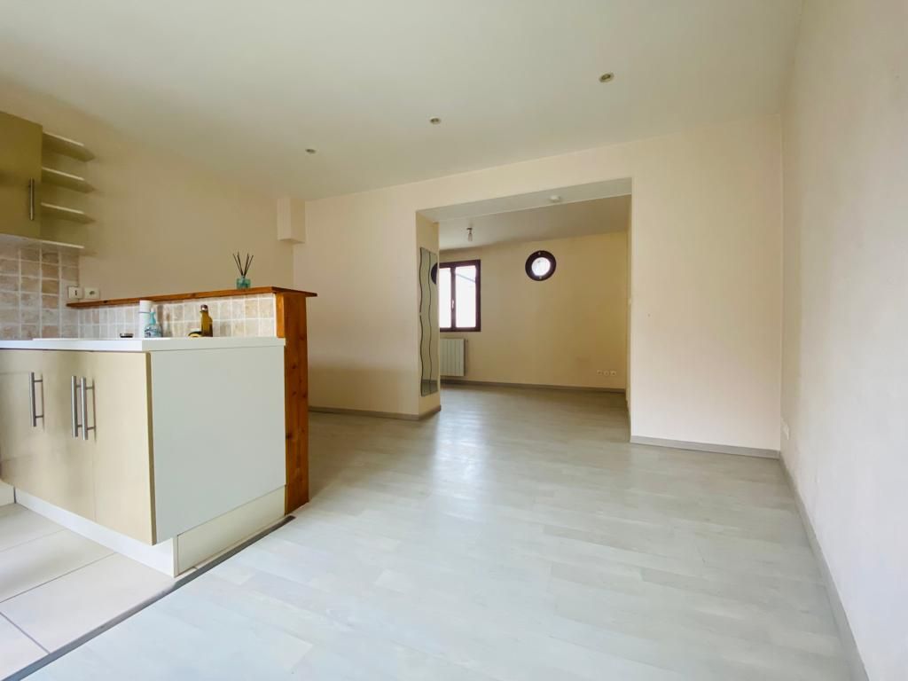 L'ISLE-ADAM- Quartier de Nogent : Studio en RDC avec place de parking privée