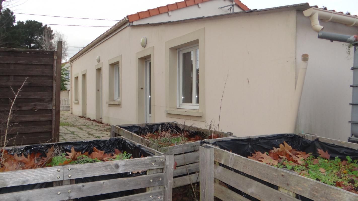Maison Vallet  2 P . 1 Ch . 1 Garage . 66.58 M² . T 422 M²
