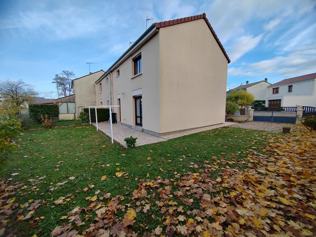 Maison habitable de suite à Châteauroux, rénovée suite à la grêle, 3 chambres, garage, jardin, cave