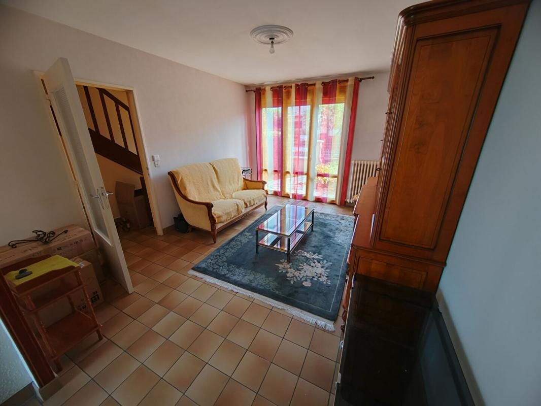 CHATEAUROUX Maison habitable de suite à Châteauroux, rénovée suite à la grêle, 3 chambres, garage, jardin, cave 2