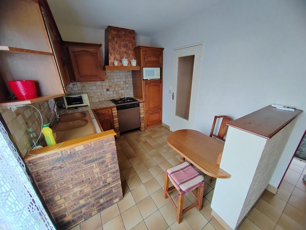 CHATEAUROUX Maison habitable de suite à Châteauroux, rénovée suite à la grêle, 3 chambres, garage, jardin, cave 3