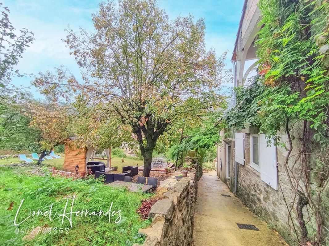MEYRANNES Charmante maison de village avec jardin et jolie vue située à Meyrannes 2