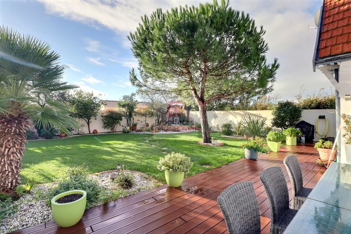 Villa contemporaine de 8 pièces de 240 m2 - 65 m2 de garage