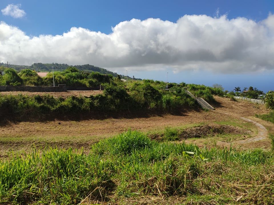 Terrain viabilisé et constructible de 515 m² situé au Plate St Leu