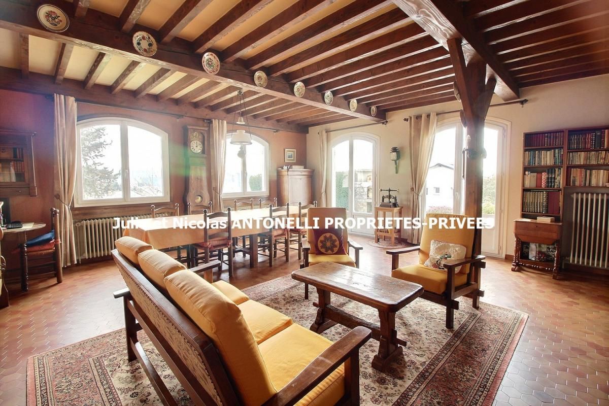 SAINT-JUST-MALMONT Maison Saint Just Malmont 7 pièce(s) 191 m² 5 chambres sur 1000m² de terrain 2