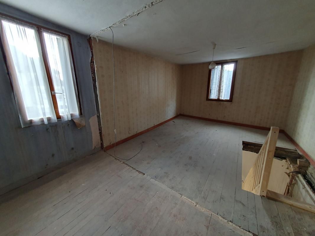 BOURGES Appartement duplex à rénover Bourges 2 pièce(s) 98 m2 1