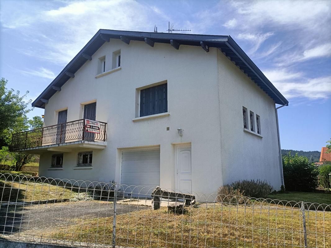 BEAUZAC *** EXCLUSIVITE *** BEAUZAC CENTRE 43590 Maison individuelle d'environ 115m² habitables 5 chambres garage et jardin 2