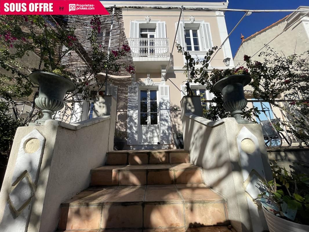 Maison de Maître du XIXème siècle de 132 m² et ses dépendances avec jardin et terrasse - Bas Faron - Toulon (83100)
