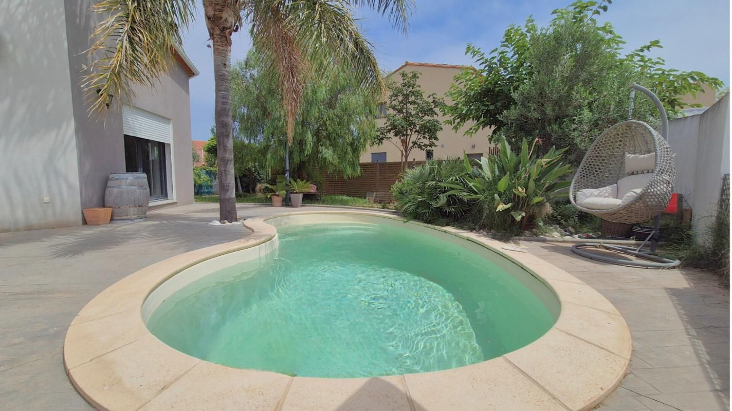 TOREILLES  Villa d'architecte T5 155 m2 piscine