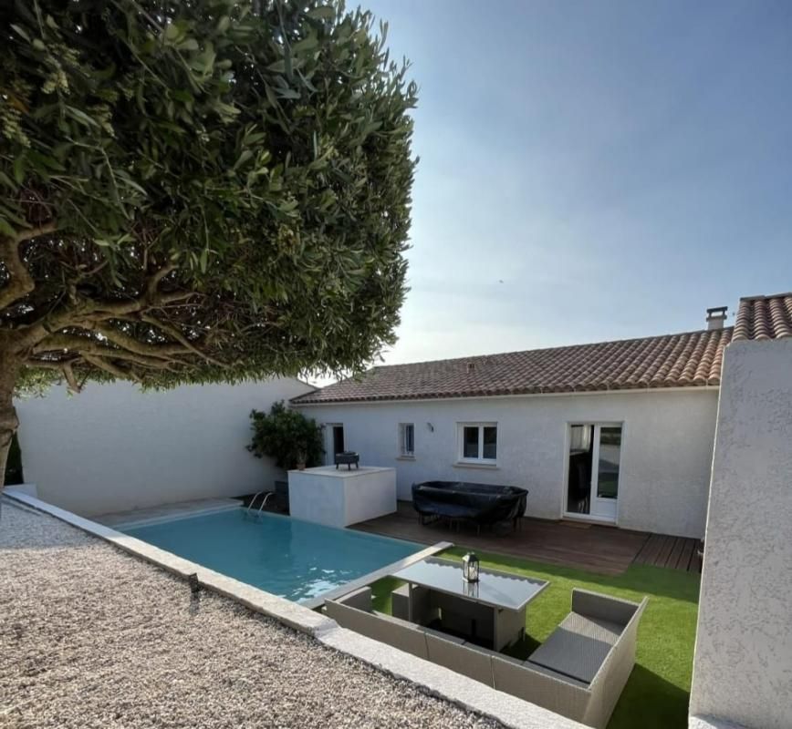 Trés belle villa de 105m2 habitable sur un beau terrain avec piscine