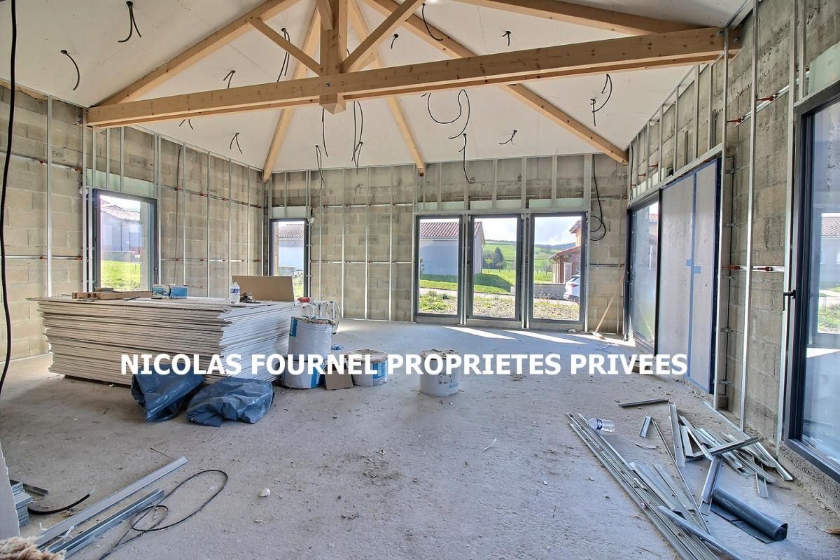 MARLHES 42660 En Exclusivité Maison neuve de plain-pied 150 m² 4 chambres garage 40m² sur 850m² de terrain plat. Idéale primo-accédant, construction traditionnelle, gros oeuvre achevé, second oeuvre à réaliser