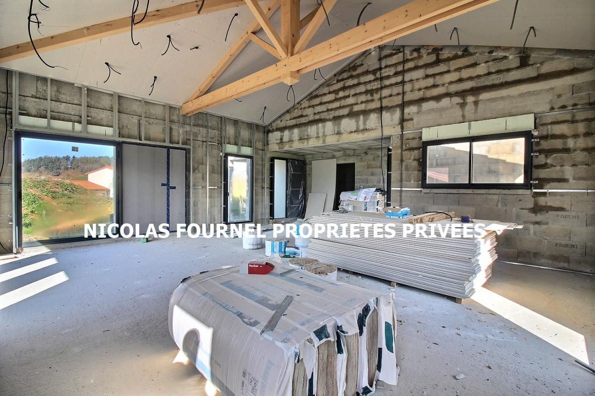 MARLHES MARLHES 42660 En Exclusivité Maison neuve de plain-pied 150 m² 4 chambres garage 40m² sur 850m² de terrain plat. Idéale primo-accédant, construction traditionnelle, gros oeuvre achevé, second oeuvre à réaliser 2
