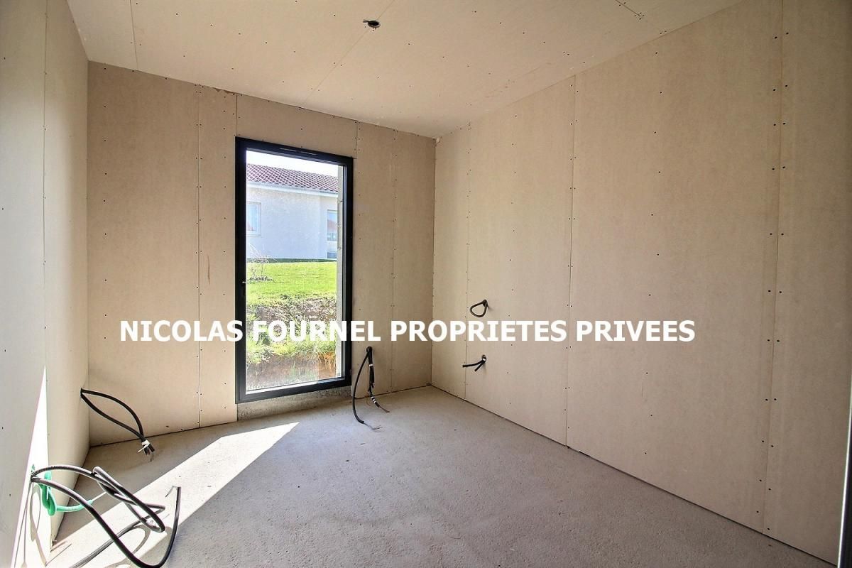 MARLHES MARLHES 42660 En Exclusivité Maison neuve de plain-pied 150 m² 4 chambres garage 40m² sur 850m² de terrain plat. Idéale primo-accédant, construction traditionnelle, gros oeuvre achevé, second oeuvre à réaliser 3