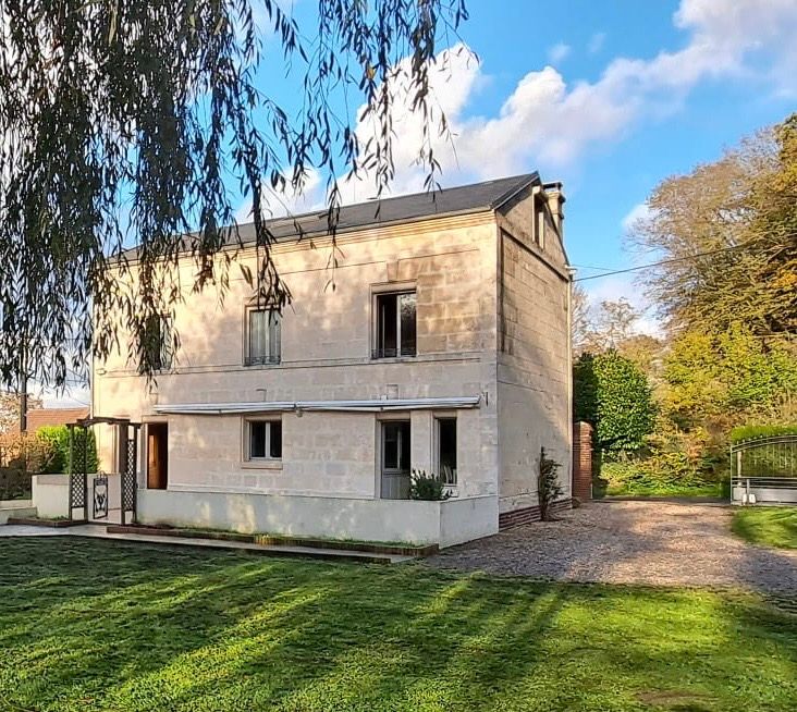 Maison bourgeoise :7 pièce(s) 151 m2 - Terrain 1280 m2