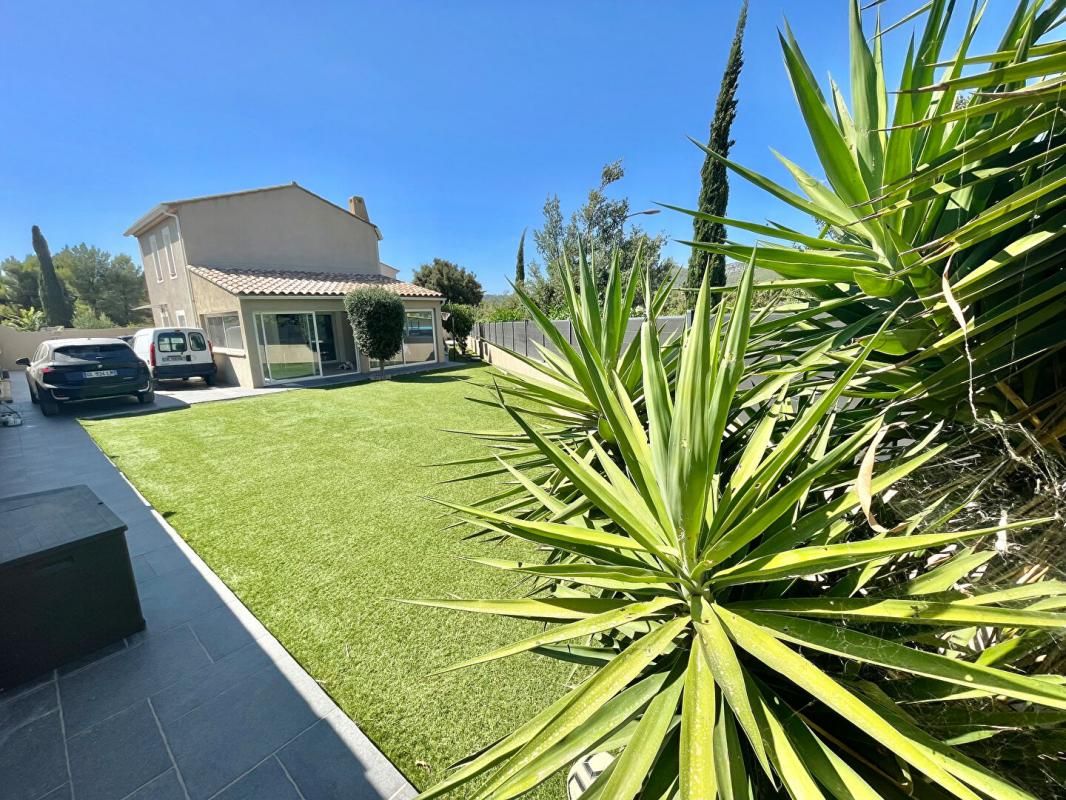 SANARY-SUR-MER Villa de 120 m2 avec 3 chambres à proximité des commerces et écoles 1