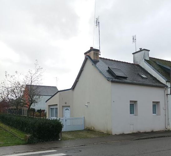 29520 Châteauneuf du Faou Maison  59 m2 centre bourg proche commodités