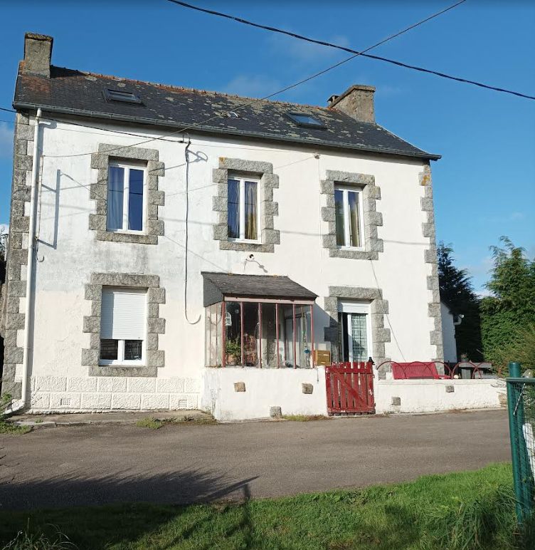 29246 Poullaouen maison avec 4 chambres, grand hangar et dépendance 1700 m² de terrain