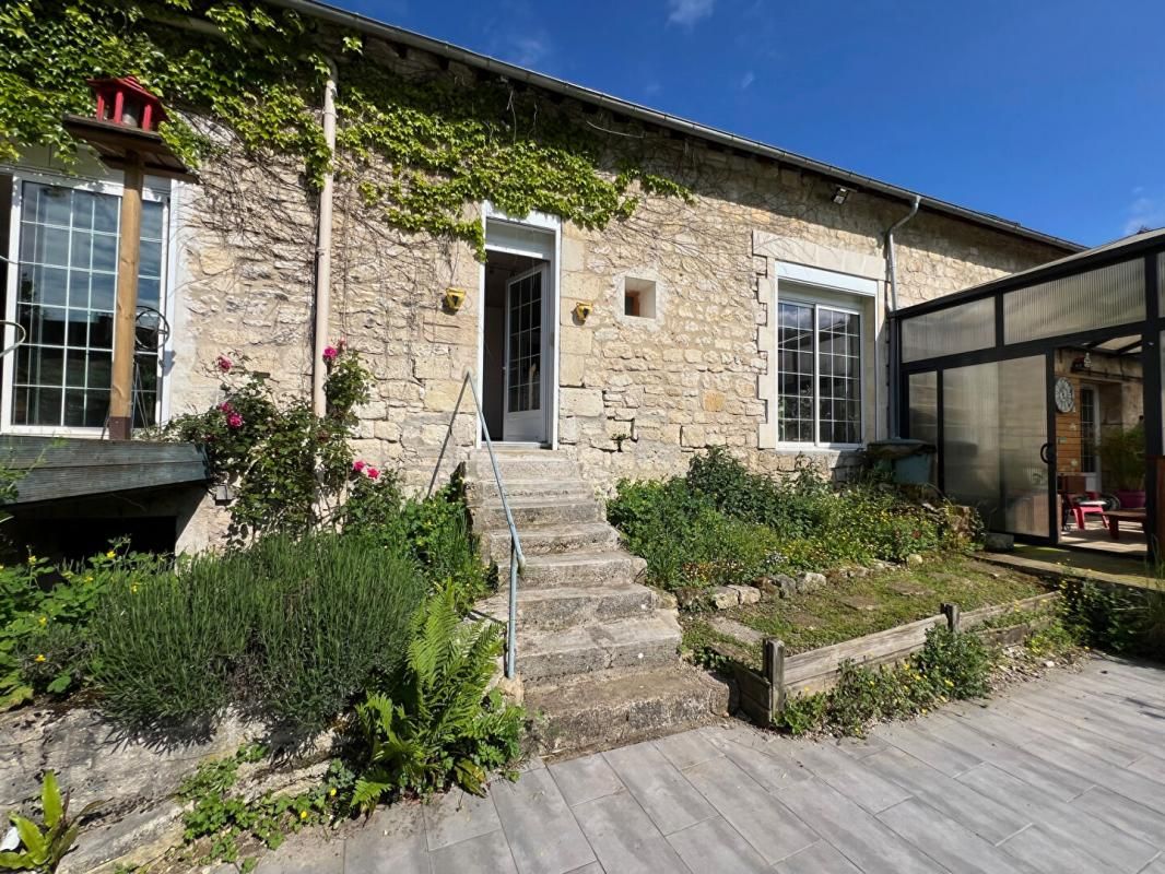 Longère de standing en pierre 5 chambres avec piscine couverte