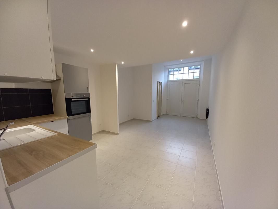 Appartement de plein pied entièrement rénové 62m2 à Echenoz la Méline ( 70000 ) à 79 990 euros