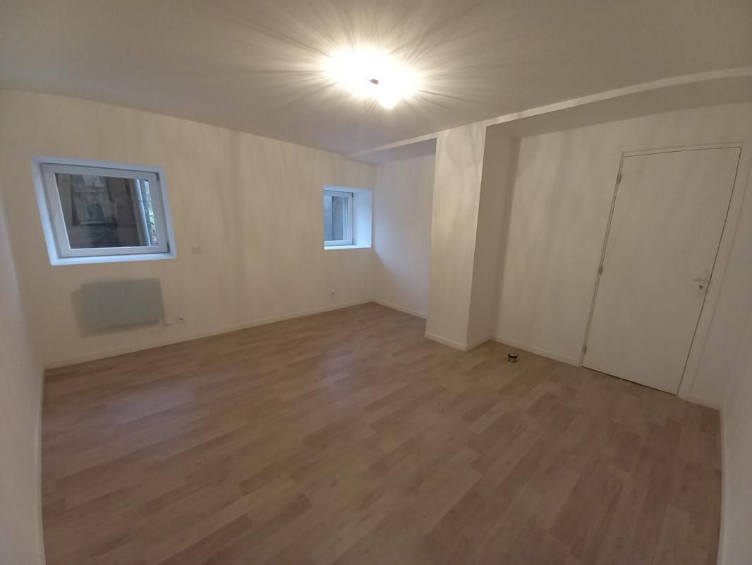 VESOUL Appartement de plein pied entièrement rénové 62m2 à Echenoz la Méline ( 70000 ) à 95 990 euros 2