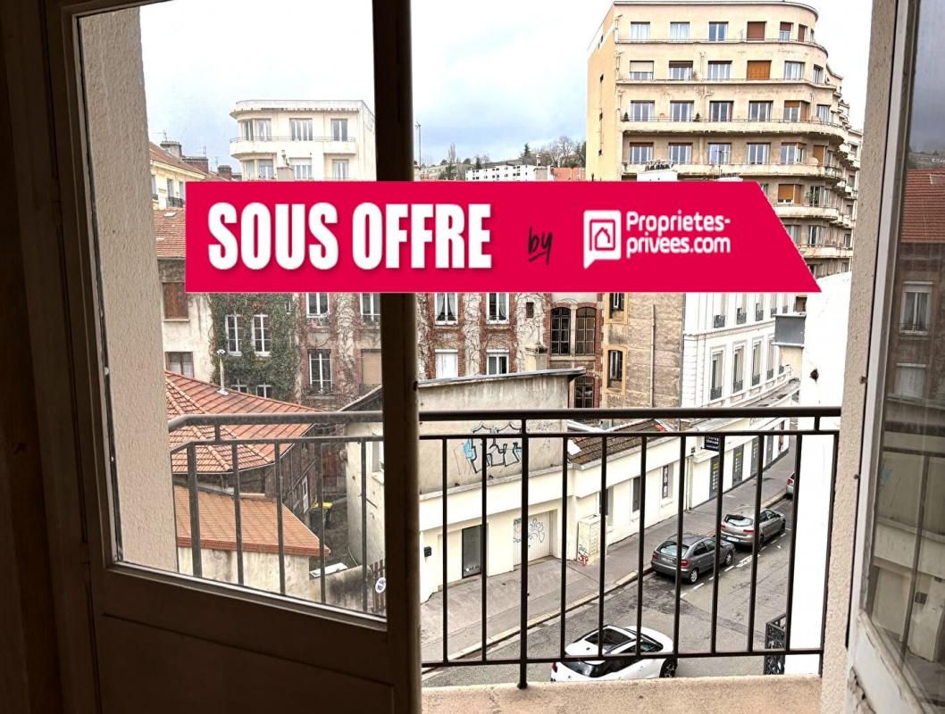 ST ETIENNE 42100 place Anatole France. Dans un immeuble de 1955 appartement 76m² 3 pièces, une chambre. Cave
