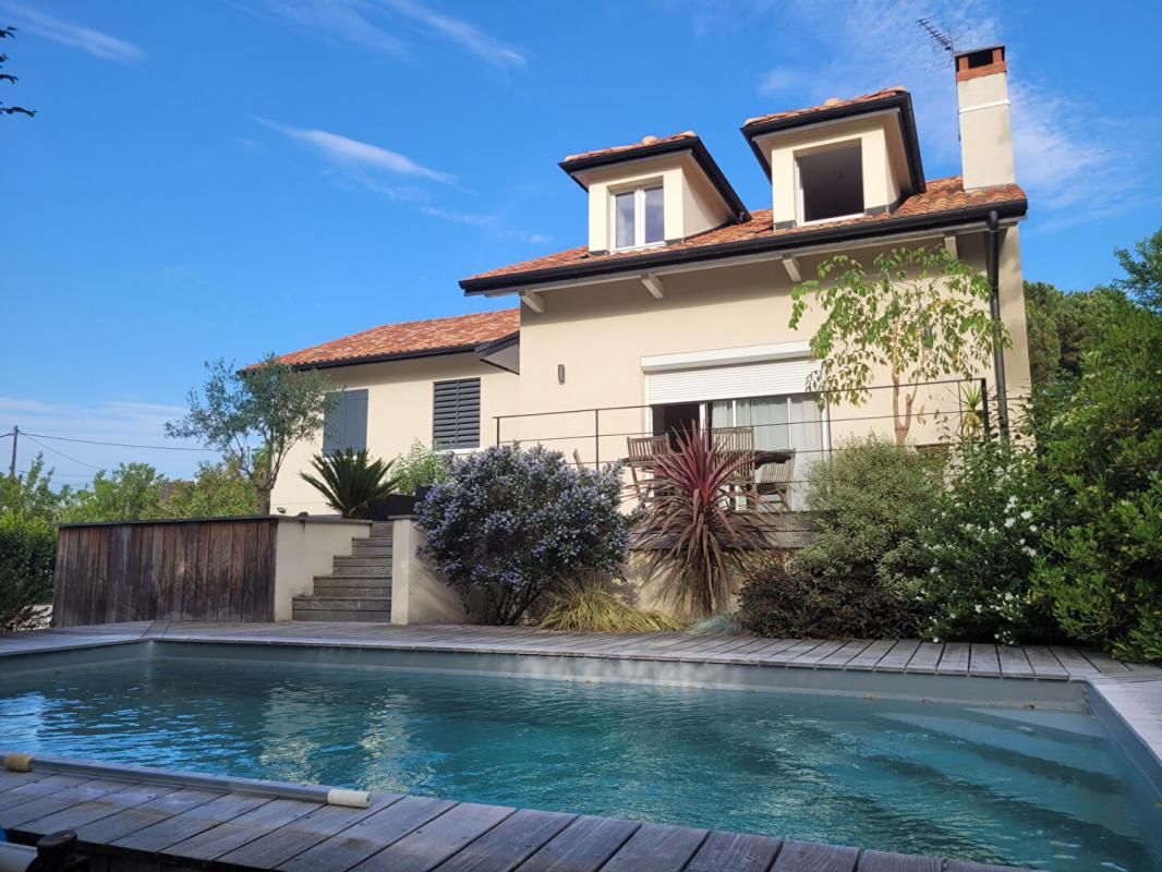 Maison Le Taillan Medoc 8 pièce(s) 228 m2