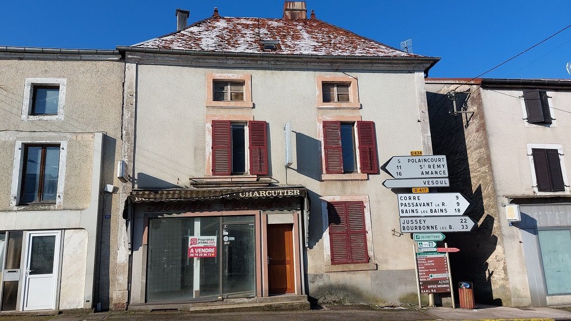 Maison Vauvillers cour intérieur dépendance