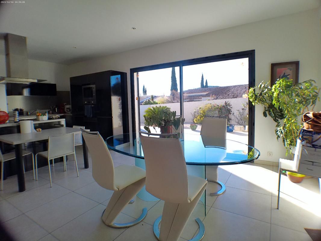 Vente villa plain pied récente  4 chambres