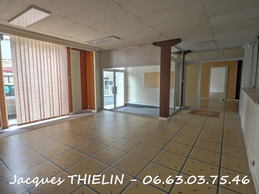 SAUMUR IMMEUBLE DE RAPPORT EN HYPER COEUR DE VILLE 2
