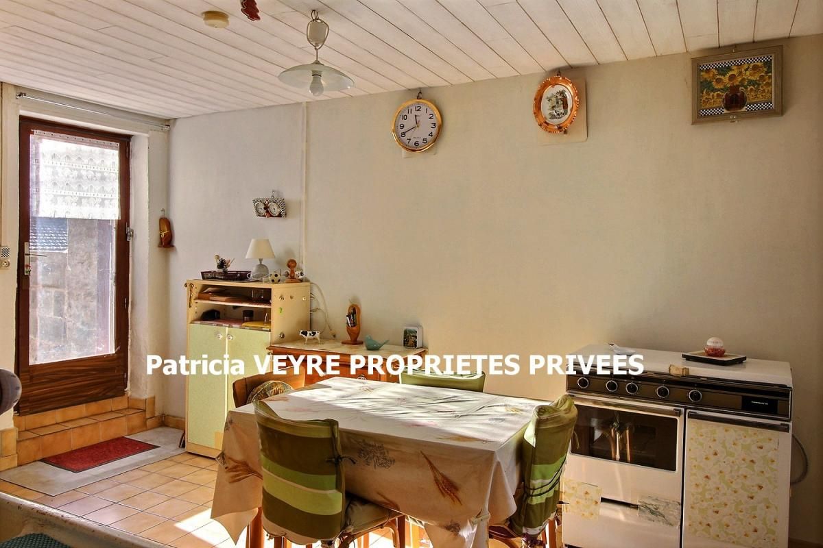 SAINT-SAUVEUR-EN-RUE SAINT SAUVEUR EN RUE 42220 Maison de village de 85m² mitoyenne 3 chambres cave et appentis 2