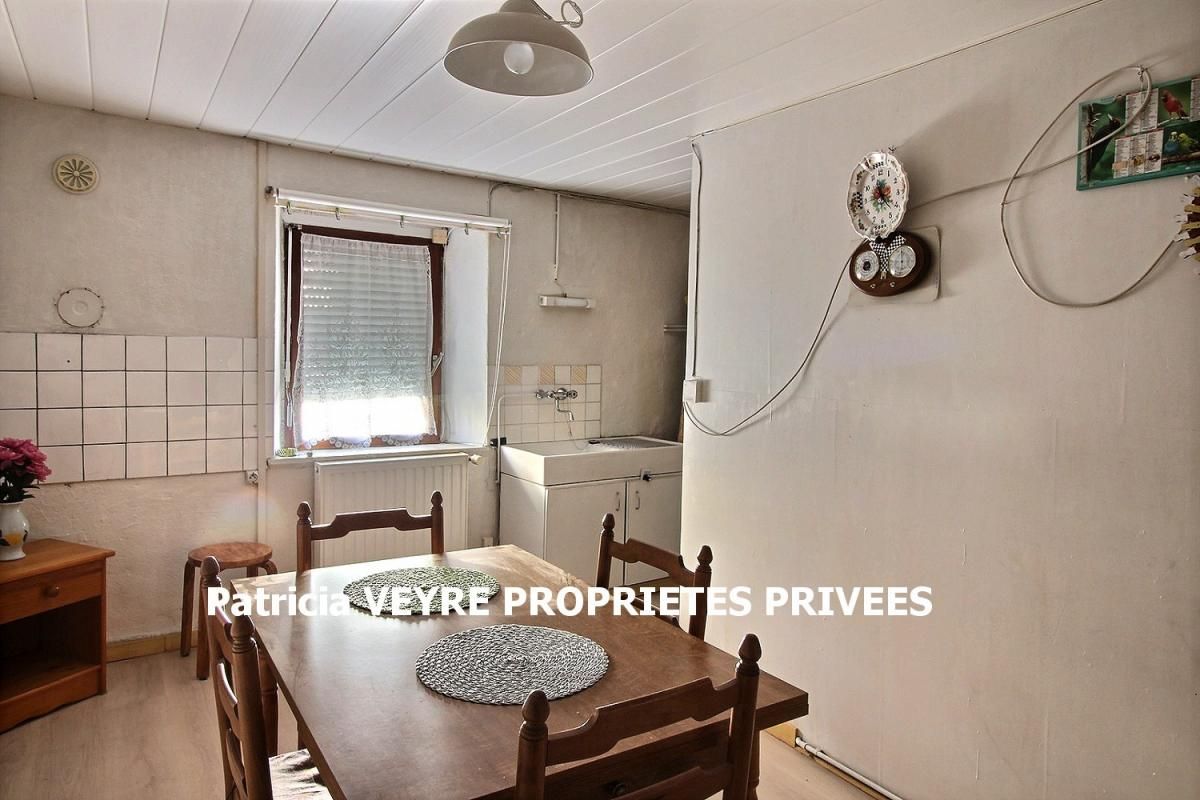 SAINT-SAUVEUR-EN-RUE SAINT SAUVEUR EN RUE 42220 Maison de village de 85m² mitoyenne 3 chambres cave et appentis 4