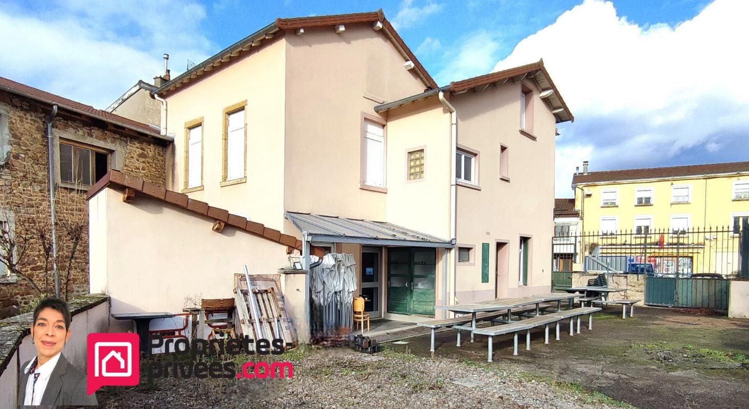 THIZY-LES-BOURGS (69240)  Immeuble avec local commercial, appartement, garage et terrain 1000m²