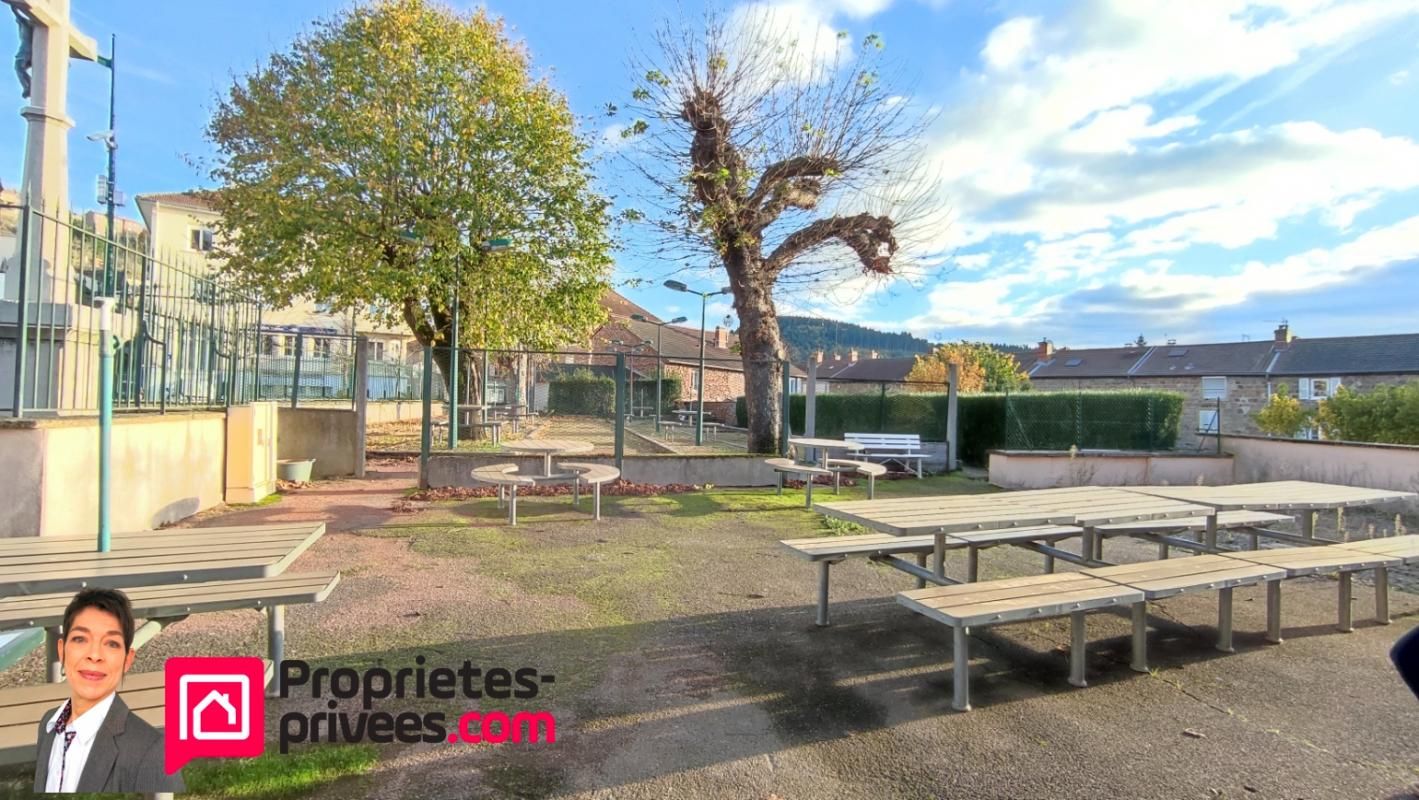 THIZY THIZY-LES-BOURGS (69240)  Immeuble avec local commercial, appartement, garage et terrain 1000m² 4