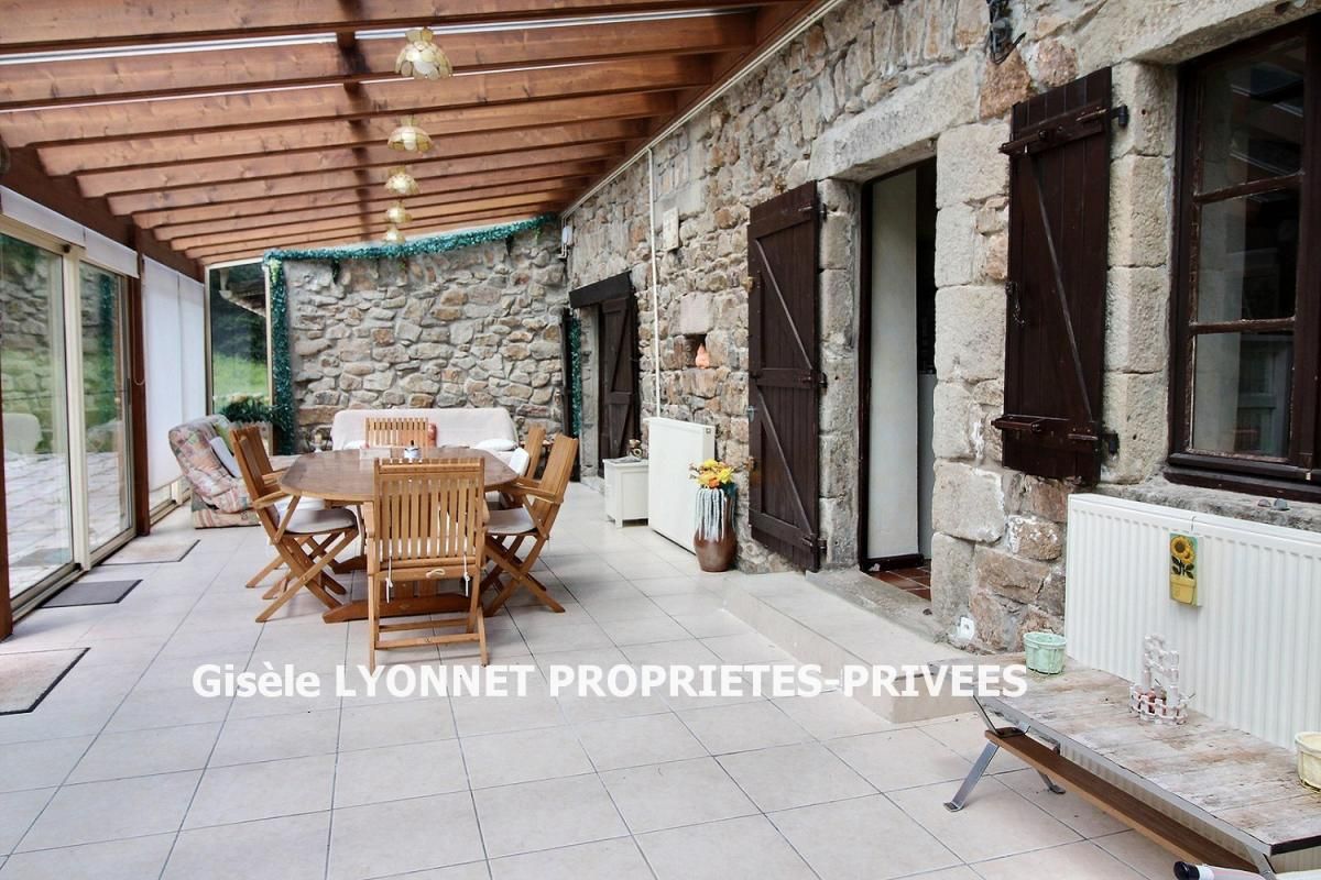 SAINT-JULIEN-MOLHESABATE St Julien Molhesabate 43220 Maison pierre 220 m² habitables 4 chambres sur 6000m² de terrain plat 2