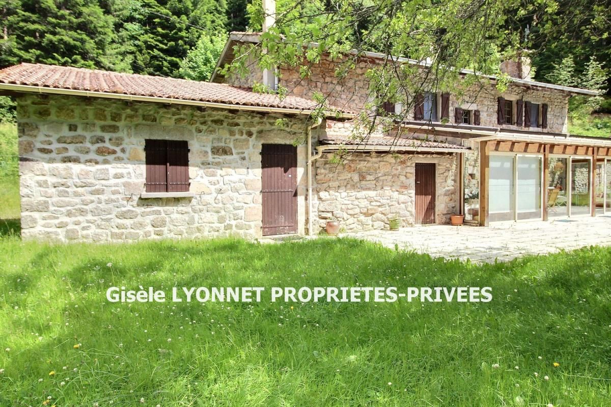 SAINT-JULIEN-MOLHESABATE St Julien Molhesabate 43220 Maison pierre 220 m² habitables 4 chambres sur 6000m² de terrain plat 4