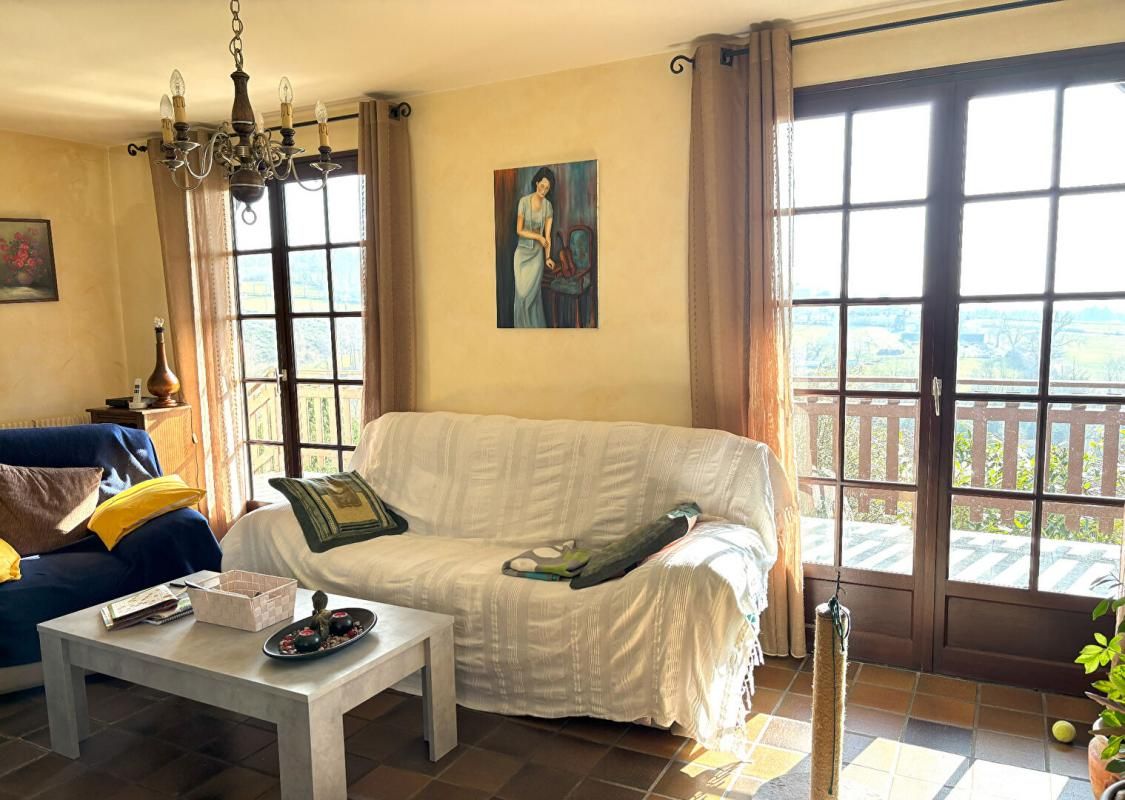FEURS VALEILLE 42110 10mn de FEURS Villa traditionnelle sur sous sol complet 106m² habitables 3 chambres garage sur 1000m² de terrain 3