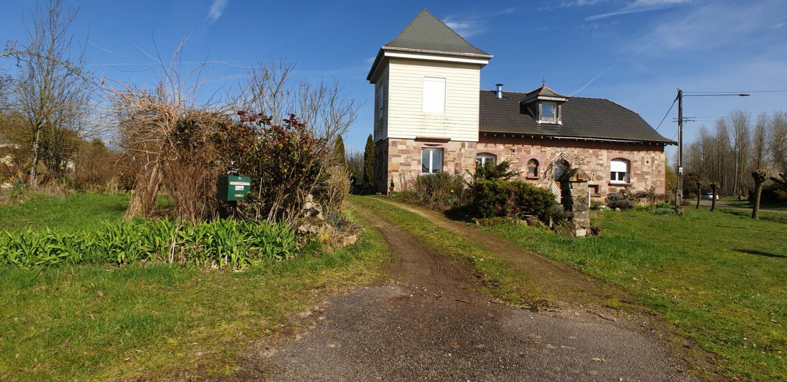 LUXEUIL-LES-BAINS Maison design avec tour sur 3000m2 (terrain à bâtir), 6 pièce(s) 192 m2 1