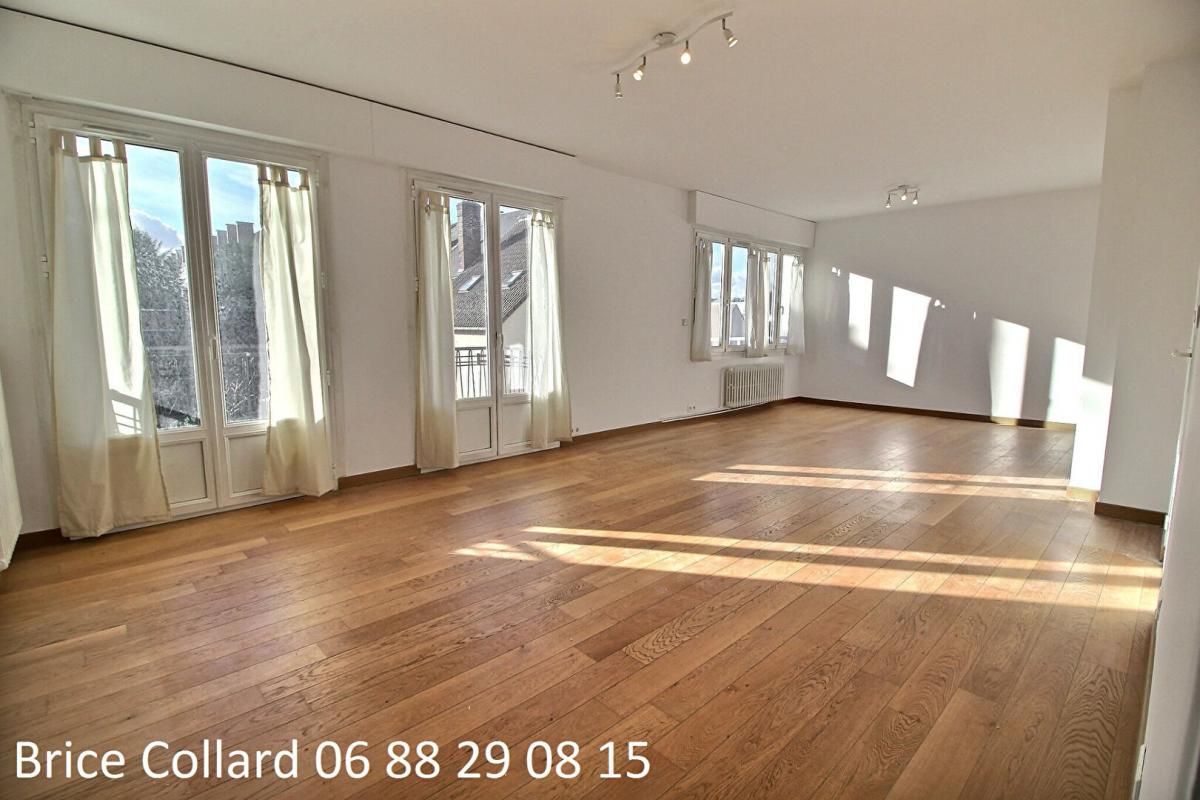 60180 NOGENT SUR OISE Grand appartement 2 chambres, 1 balcon 1 garage 1 grenier 1 cave