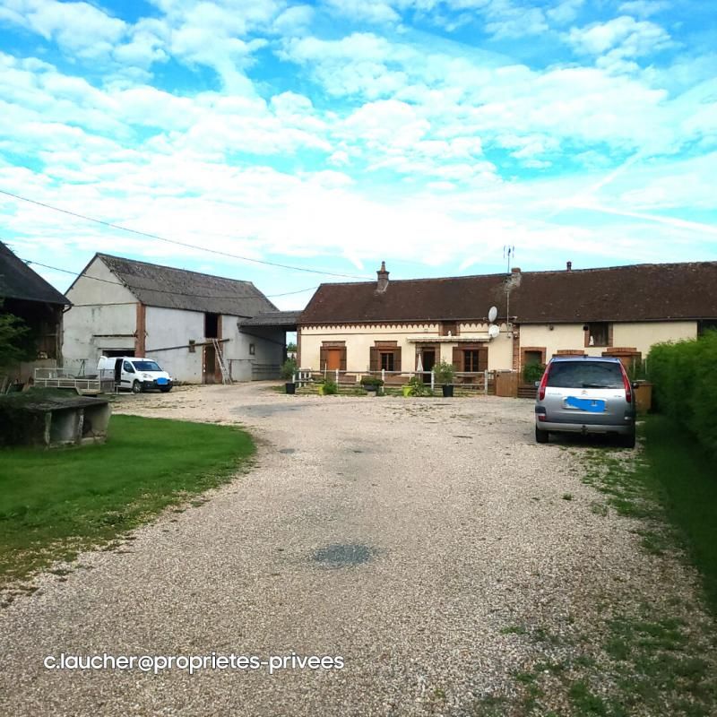 Longère 5 pièce(s) 105 m2, Mesnil sur l'Estrée (27650), plain pied, 3 chambres, combles aménageables, dépendance de 80 m2, petite dépendance, porche, cave à vins, terrain 1700 m². Prix HAI 207 980