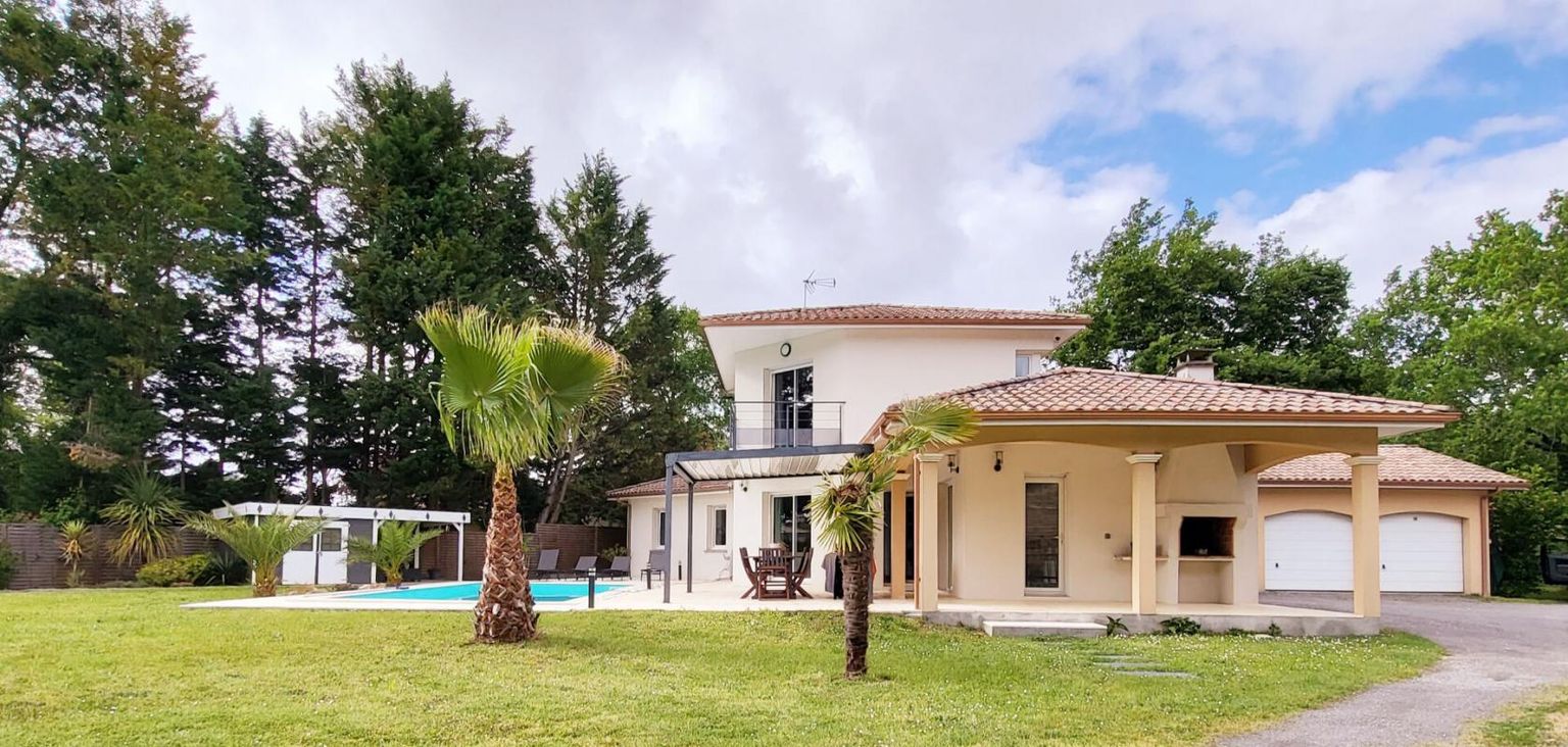 MIOS 33380 - BASSIN D'ARCACHON - VILLA 134 M² - 5 PIECES - GARAGE DOUBLE -DEPENDANCES - CALME PROCHE CENTRE - COMMERCES 1