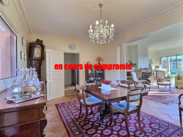 Villa 6 pièce(s) 215 m2 proche de Cannes et autoroute A8