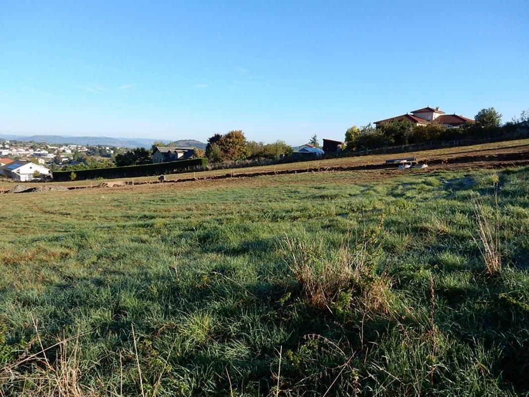 YSSINGEAUX Yssingeaux 43200 parcelle de terrain constructible viabilisée 4