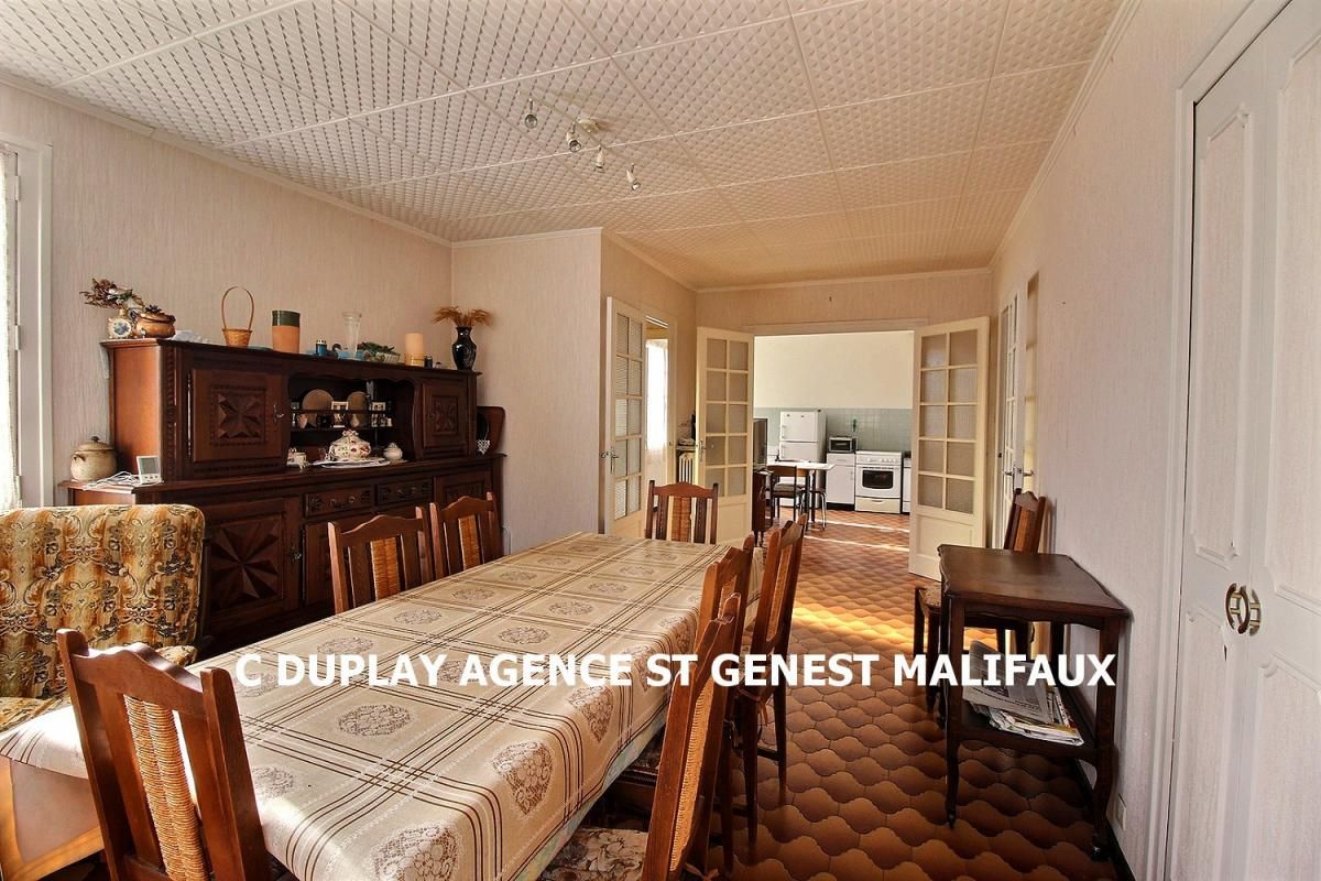 SAINT-GENEST-MALIFAUX Entre SAINT GENEST MALIFAUX et MARLHES 42660 Maison traditionnelle sur sous-sol complet environ 120m² habitables 4 chambres sur 4600m² de terrain 4