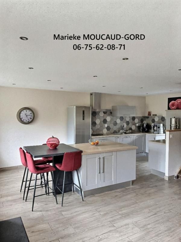 BEAUZAC Maison en pierre rénovée de 150 m²  sur un terrain clos de 1489m² Beauzac,4 chambres 2
