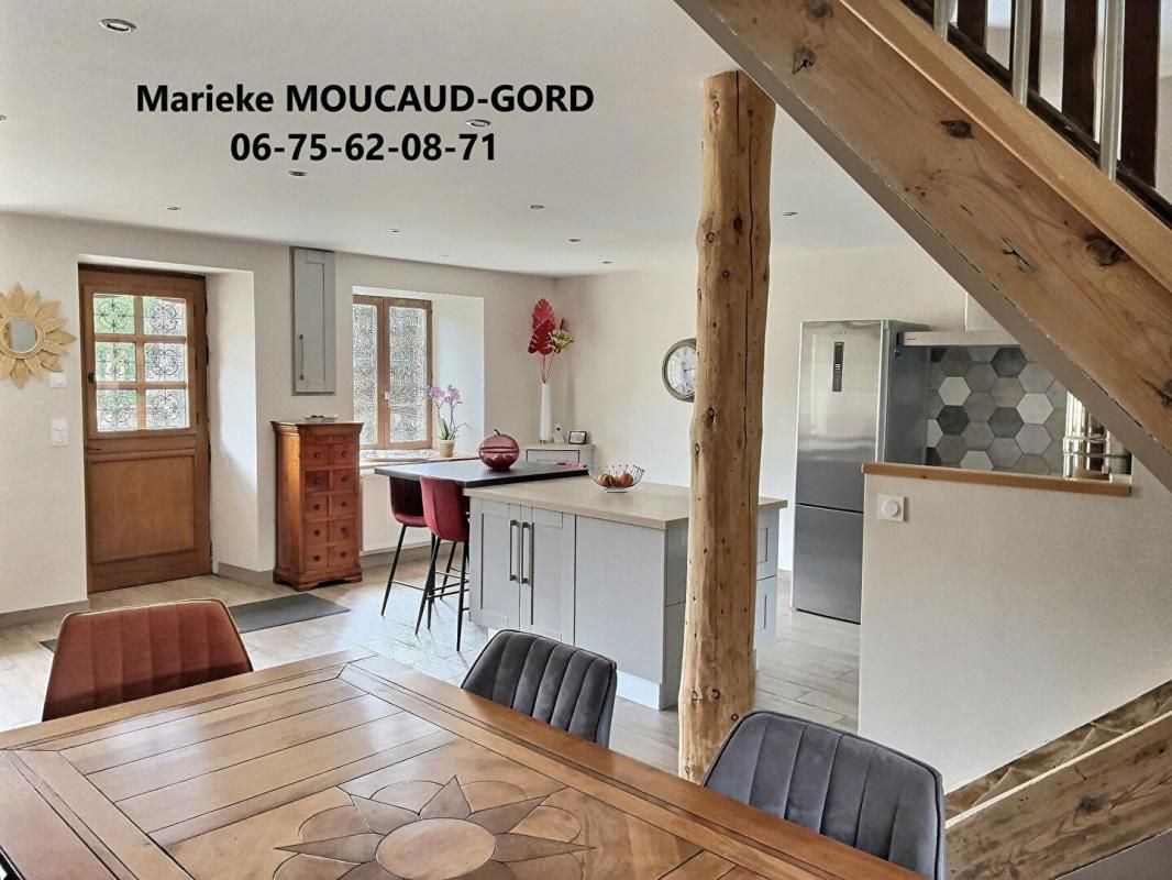 BEAUZAC Maison en pierre rénovée de 150 m²  sur un terrain clos de 1489m² Beauzac,4 chambres 3
