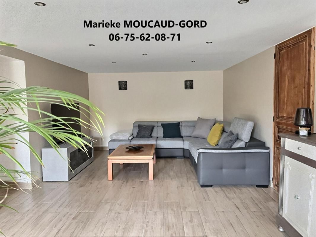 BEAUZAC Maison en pierre rénovée de 150 m²  sur un terrain clos de 1489m² Beauzac,4 chambres 4
