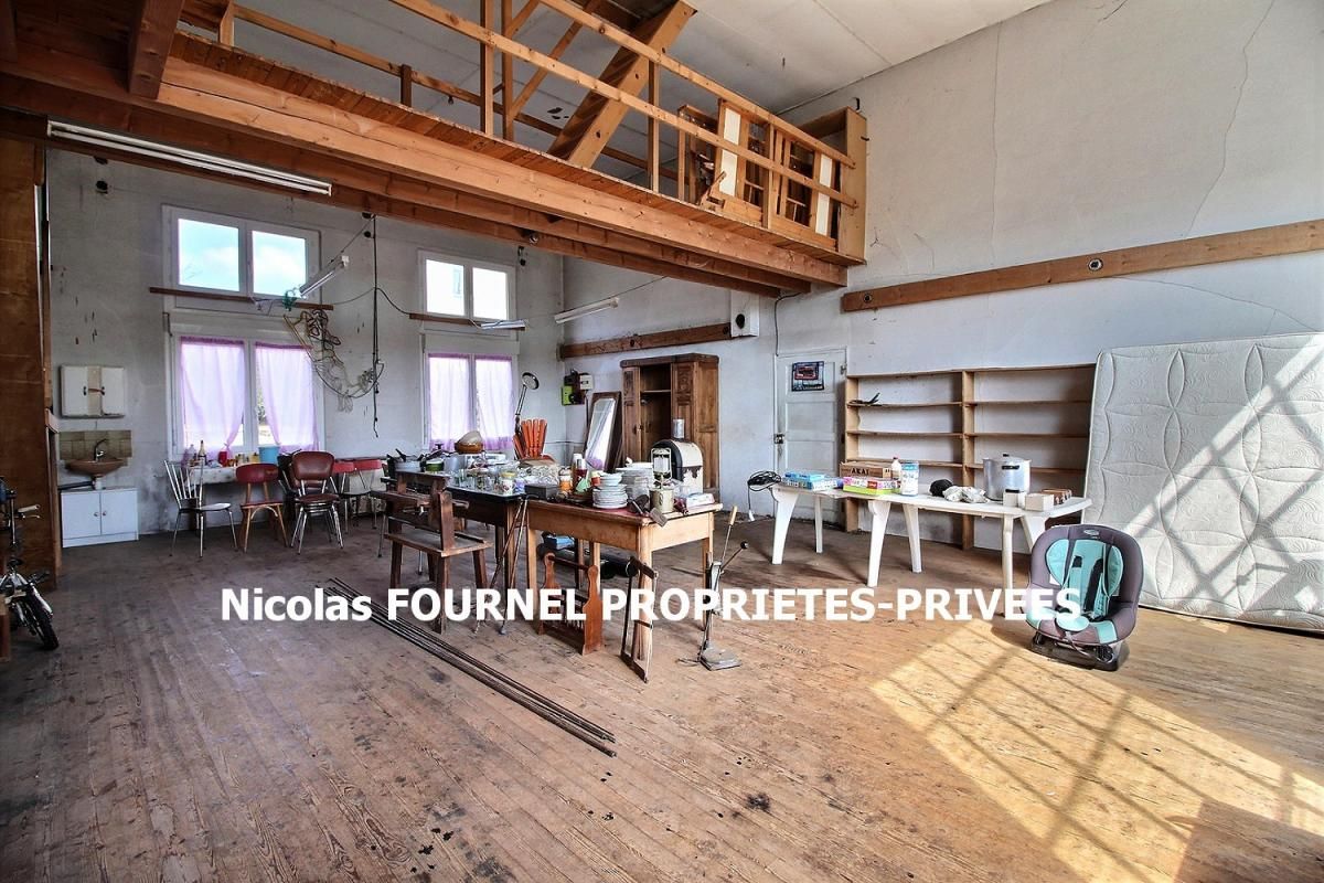 Exclusivité Saint Genest Malifaux 42660 Centre village  maison 75m² 3 chambres grand atelier sur 800m² de terrain