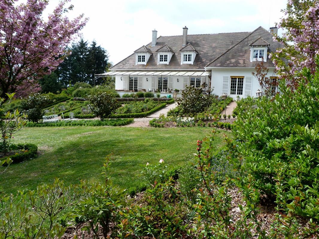 MONTCEAU-LES-MINES Maison proche Perrecy Les Forges 15 pièce(s) 510 m2 1